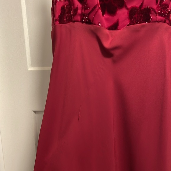 Spaghetti strap slip dress with beading and velvet. - Picture 6 of 7